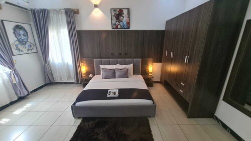 Devon's 5BR pool villa, gated in Sun City Estate, Abuja