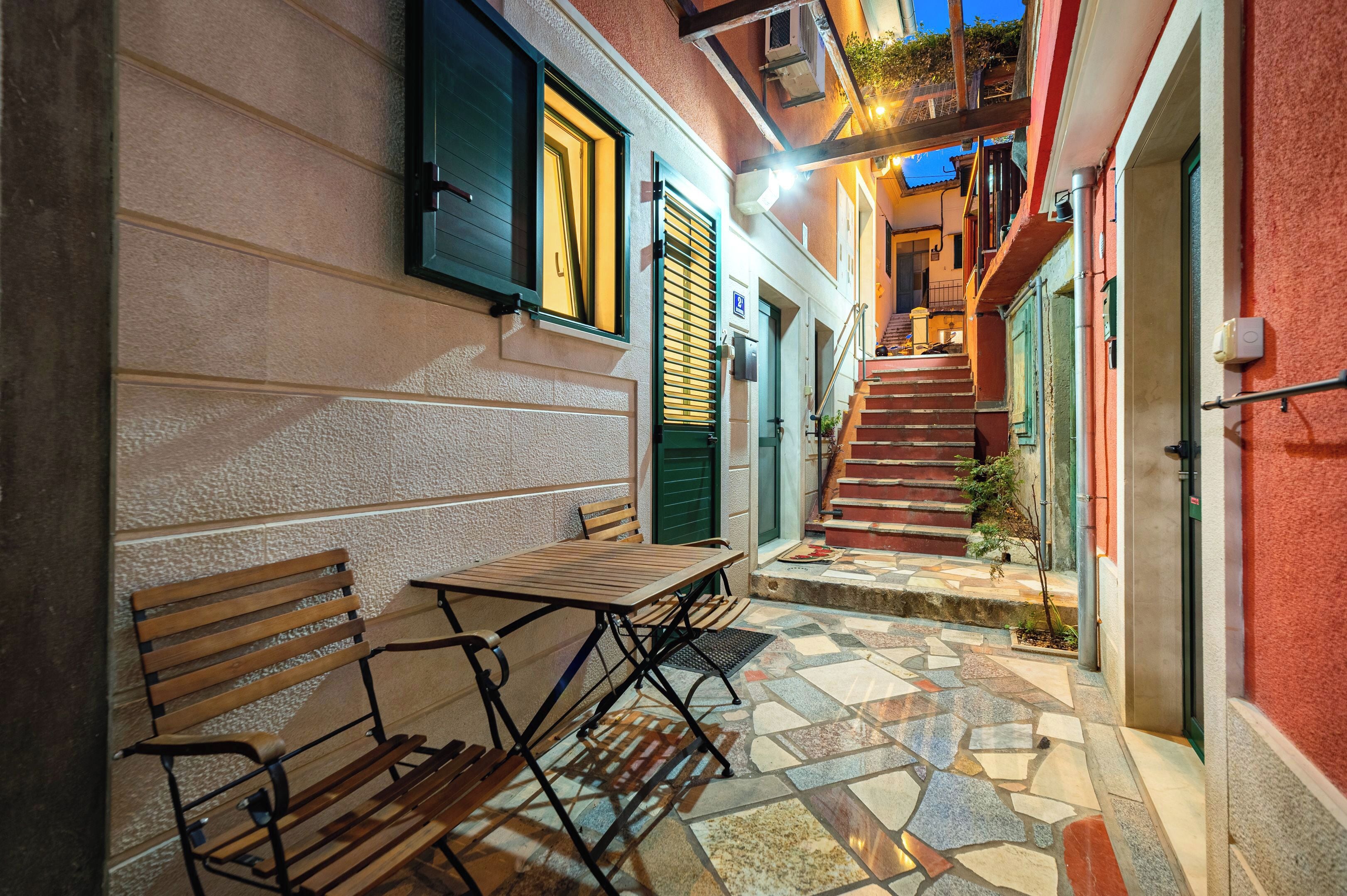 Economy Double Room | Outdoor dining