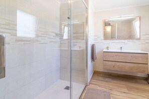 Bathroom - Villa Dean: Private Pool | For Families | AC & WI- (Lagos)