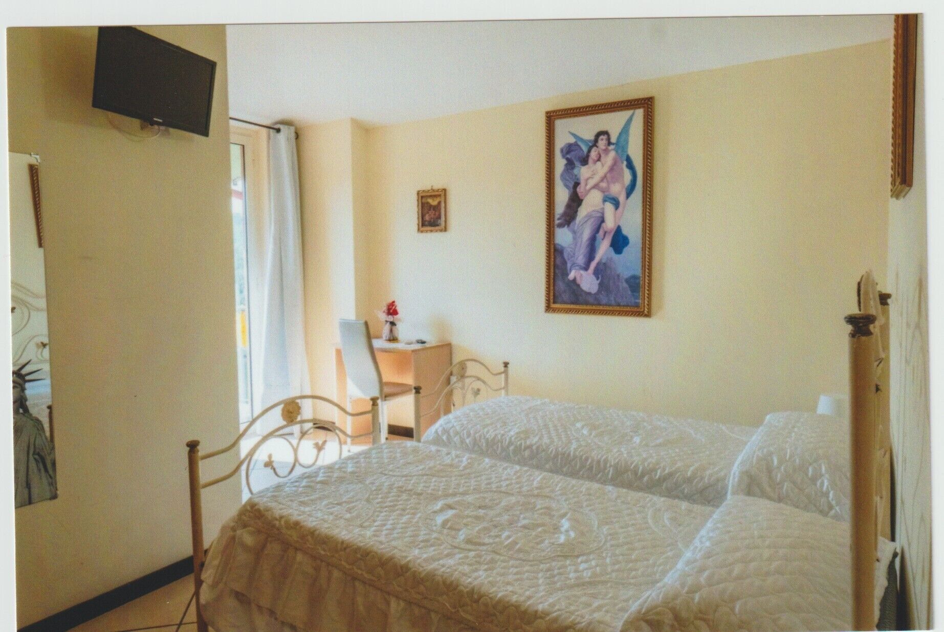 Kahden hengen comfort-huone (yksi tai kaksi sänkyä), parveke, järvinäköala | Silitysrauta/-lauta, ilmainen Wi-Fi