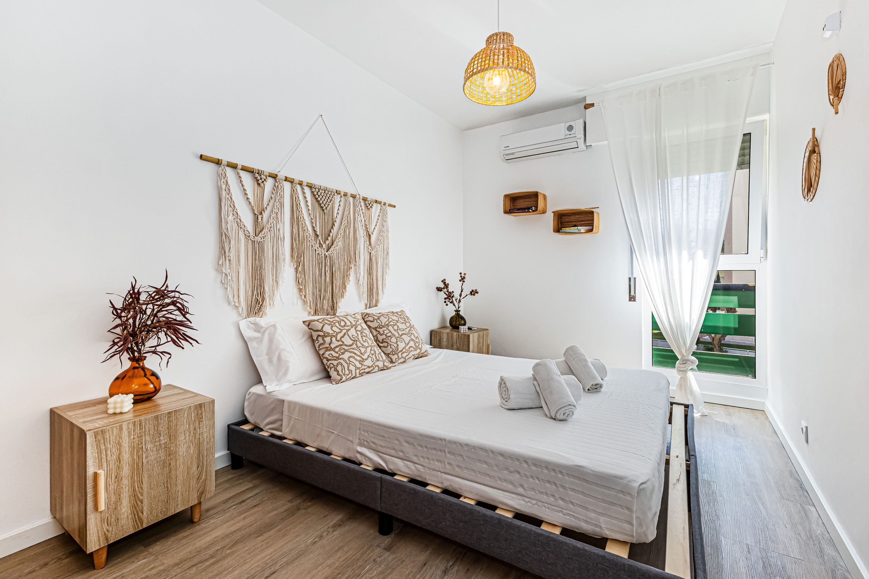Free WiFi, bed sheets