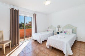 Room - Jardins da Meia Praia: Villa | Pool | Family (Lagos)