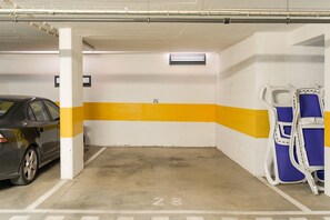 Property grounds - Marina Village: Pool |Garage | Prime Location | AC (Lagos)
