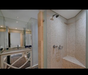 Apartment, 2 Schlafzimmer, barrierefrei, Balkon | Badezimmer