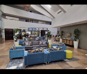 Apartment, 2 Schlafzimmer, barrierefrei, Balkon | Wohnzimmer