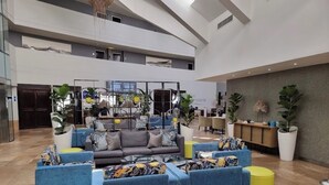 Apartment, 2 Bedrooms, Accessible, Balcony | Living room - Luxurious Accessible Apartment With Ocean Views in Kaapstad (Cape Town)