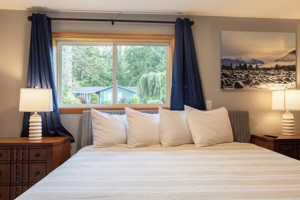 Iron/ironing board, WiFi, bed sheets - Sitka Retreat: 5 Bed/4 Baths & EV Charger (Forks)