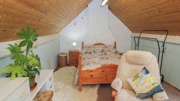 4 bedrooms, WiFi (free), individually decorated, individually furnished