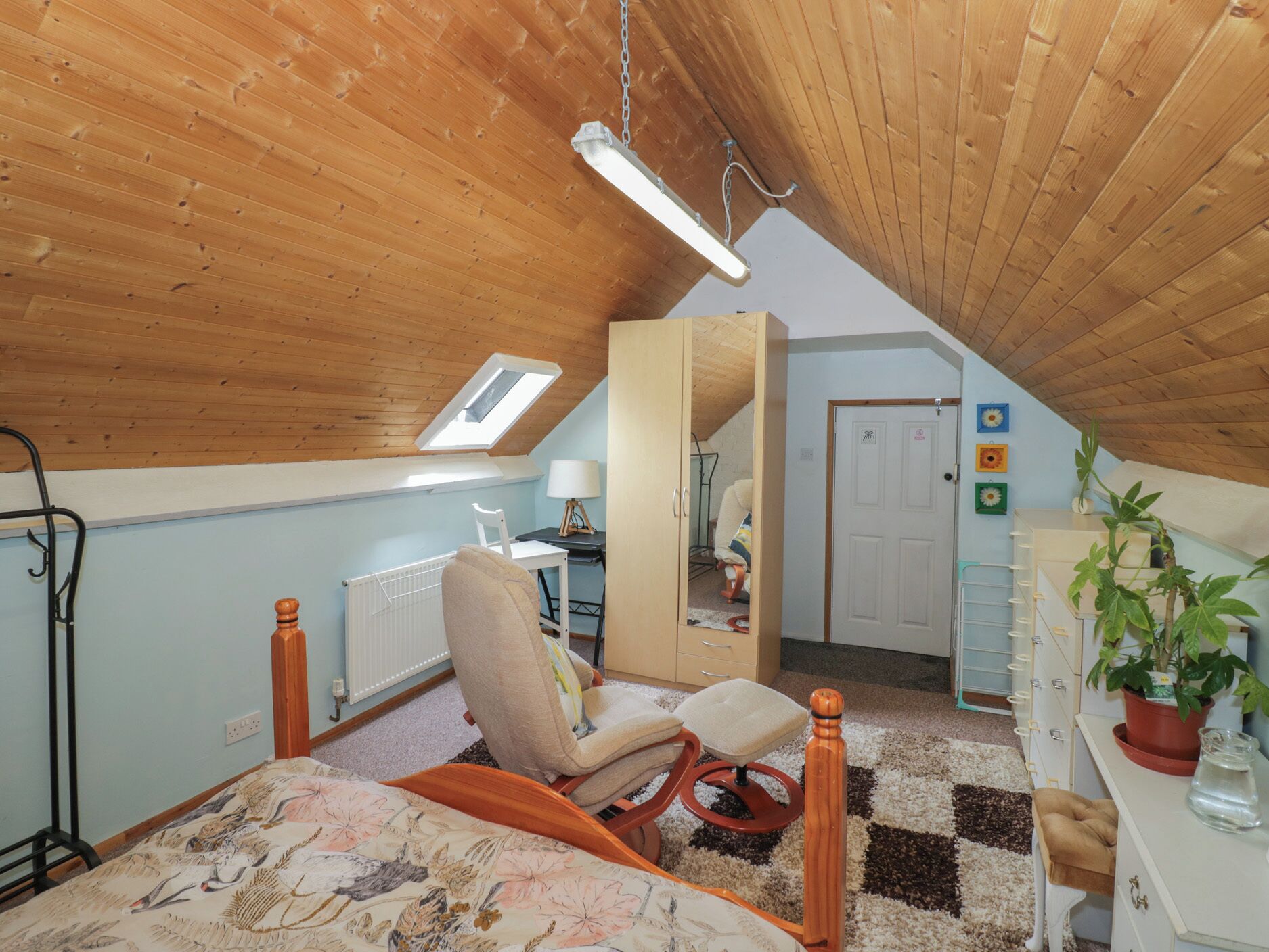 4 bedrooms, individually decorated, individually furnished, free WiFi