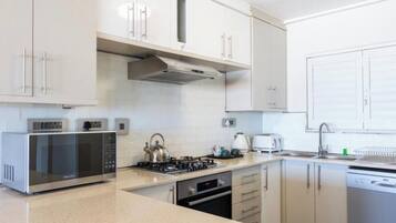 Apartment, 2 Bedrooms, Accessible, Smoking | Interior