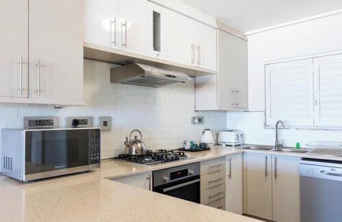 Luxurious Accessible Apartment in Vibrant Kaapstad