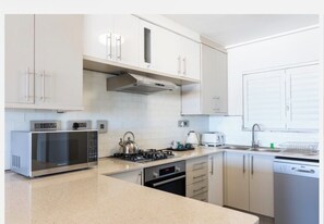 Apartment, 2 Bedrooms, Accessible, Smoking | Interior - Luxurious Accessible Apartment in Vibrant Kaapstad (Cape Town)