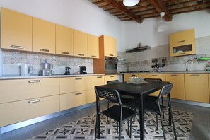 Private kitchen - 'Bb Ex Albergo Centrale Atessa' Apartment with Mountain View, Wi-Fi, and Air Conditioning (Atessa)