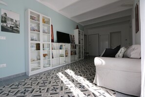 Living area - 'Bb Ex Albergo Centrale Atessa' Apartment with Mountain View, Wi-Fi, and Air Conditioning (Atessa)