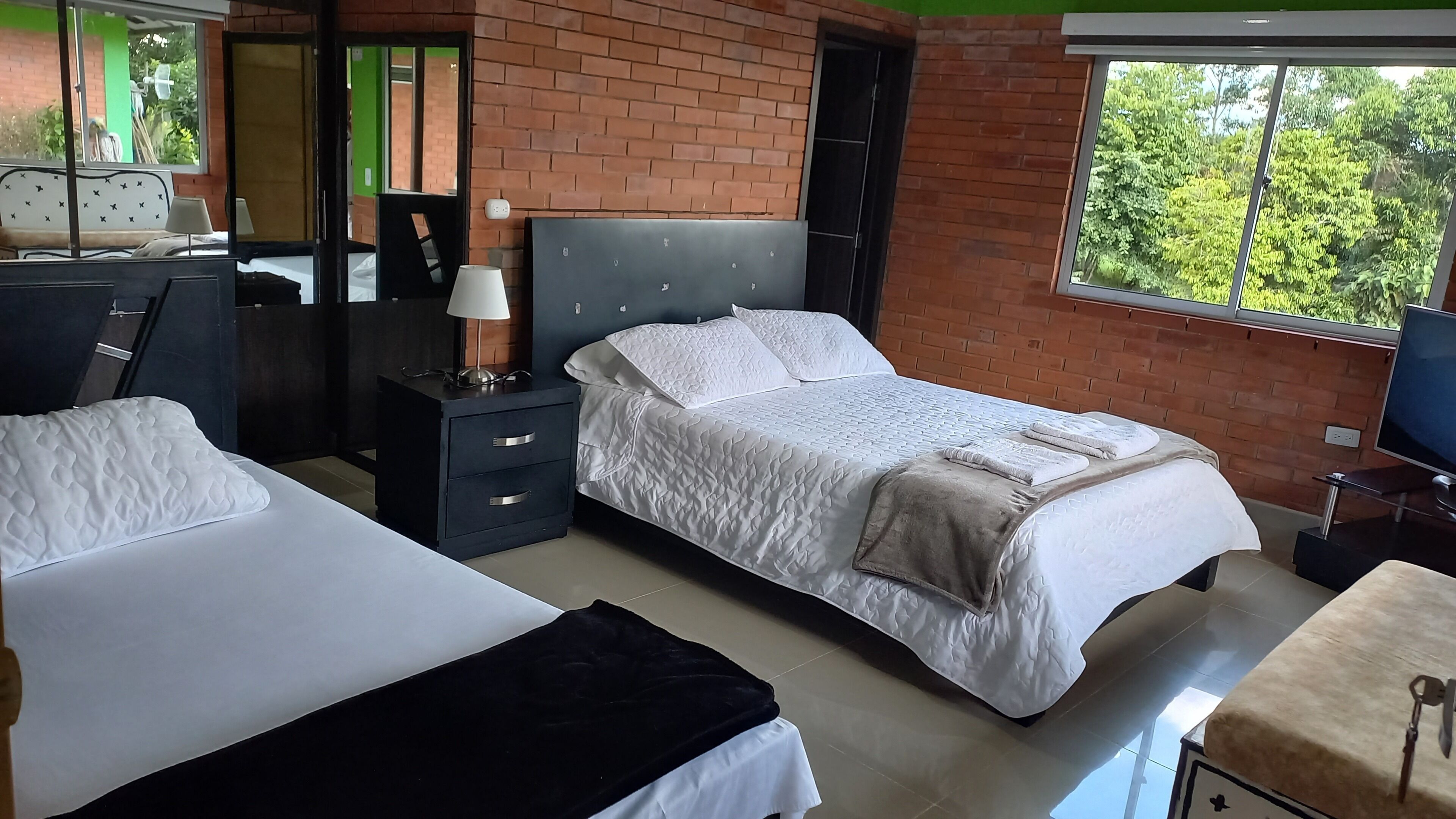 Iron/ironing board, WiFi, bed sheets