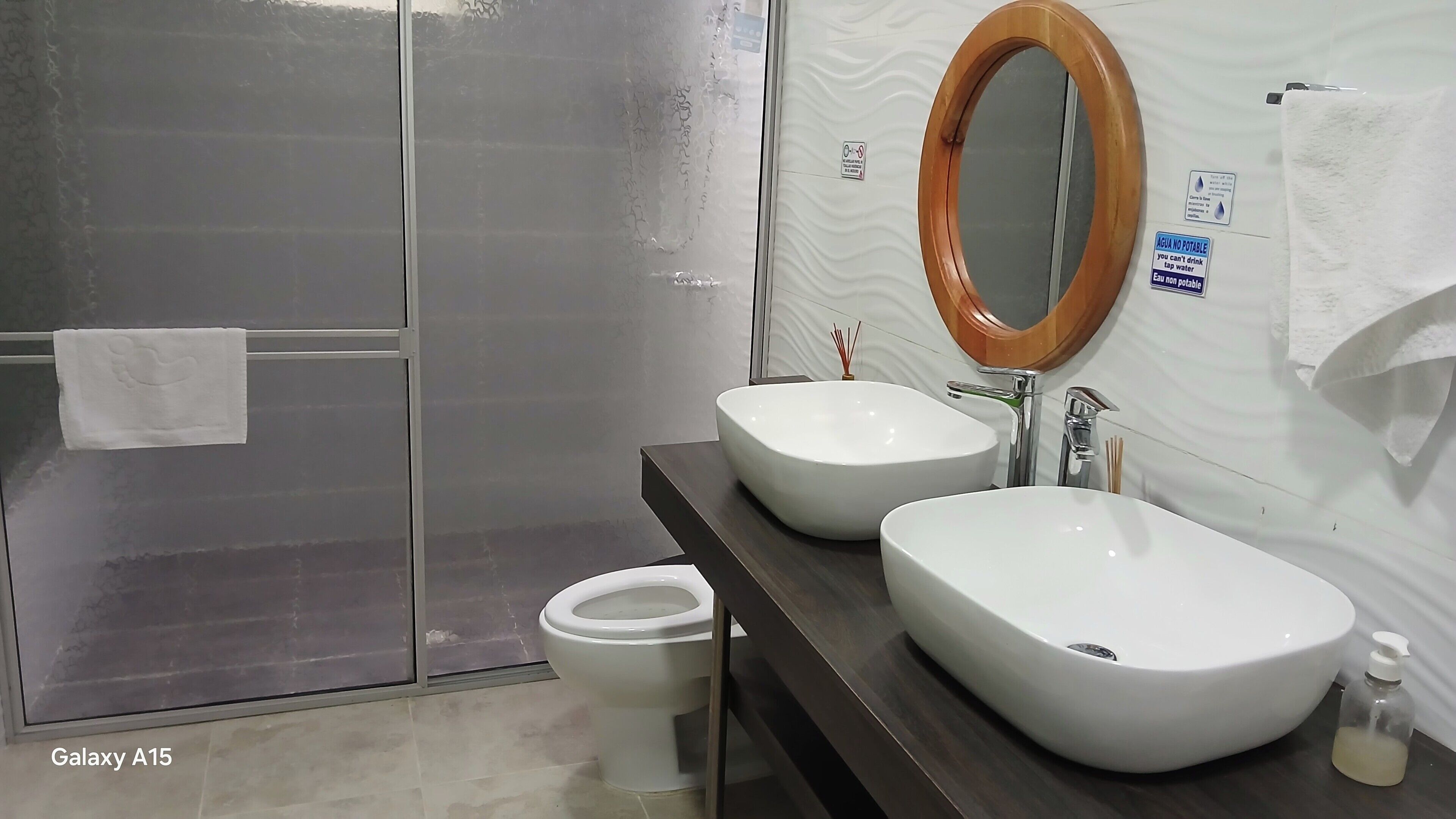 Dusche, Haartrockner, Bidet, Handtücher