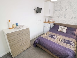 4 bedrooms, WiFi (free), individually decorated, individually furnished