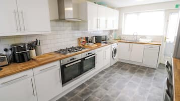 Dishwasher, cookware/dishes/utensils