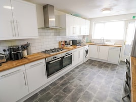 Dishwasher, cookware/dishes/utensils