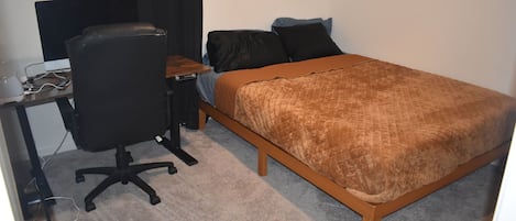 2 bedrooms, iron/ironing board, Internet