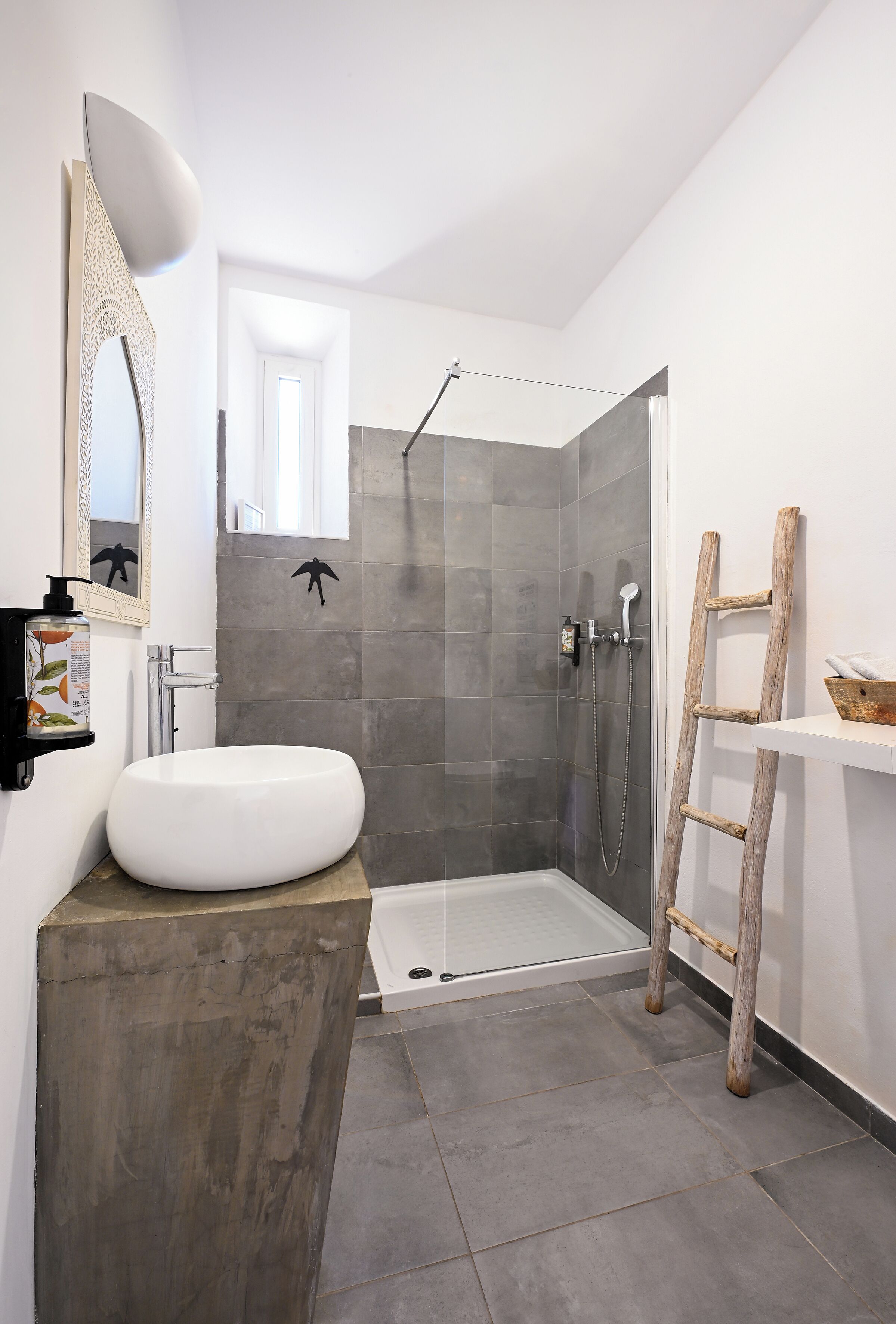 Habitación Confort con 1 cama doble o 2 individuales, vistas al río | Baño | Ducha, secador de pelo, toallas y jabón