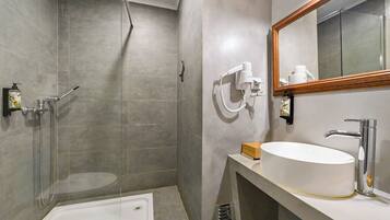 Basic Twin Room | Bathroom | Shower, hair dryer, towels, soap