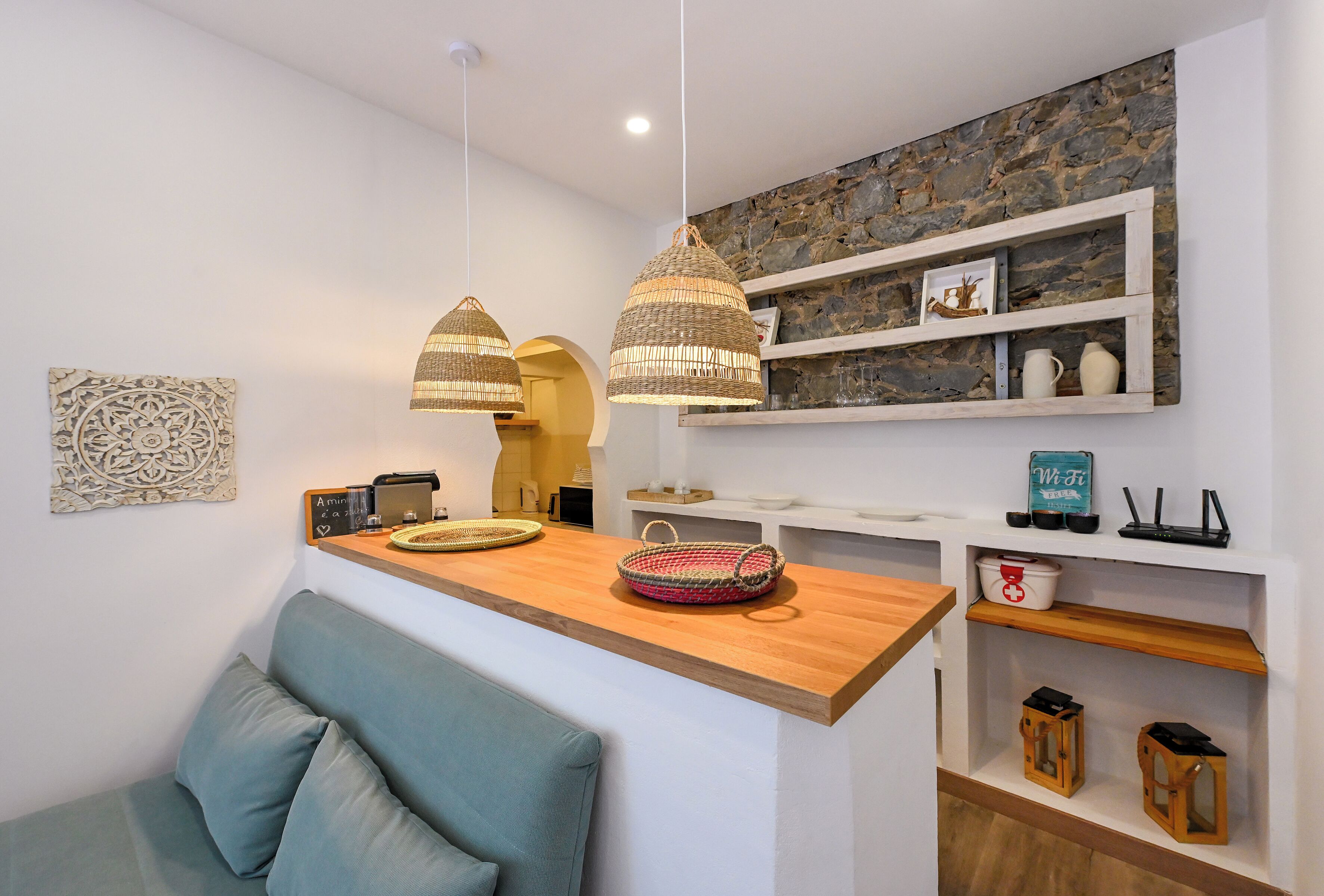 Deluxe Studio, Pool View | Living area