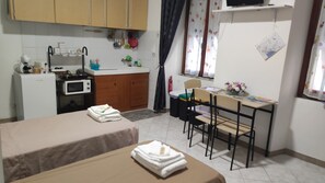1 bedroom, iron/ironing board, WiFi, bed sheets - Apartment 'Residenza Vittoria - 1' with Wi-Fi and Air Conditioning (La Spezia)