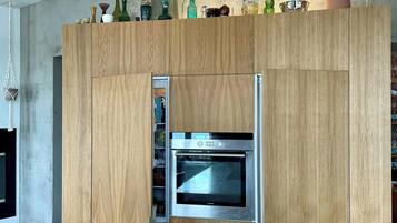 Coffee/tea maker, oven, dishwasher