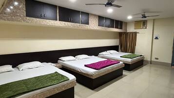 Deluxe Shared Dormitory | Free WiFi