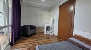 2 habitaciones, tabla de planchar con plancha, wifi y ropa de cama