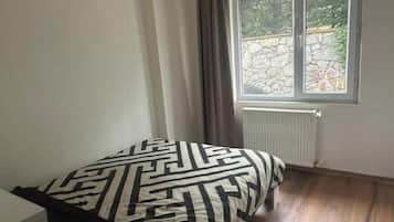 2 bedrooms, iron/ironing board, WiFi