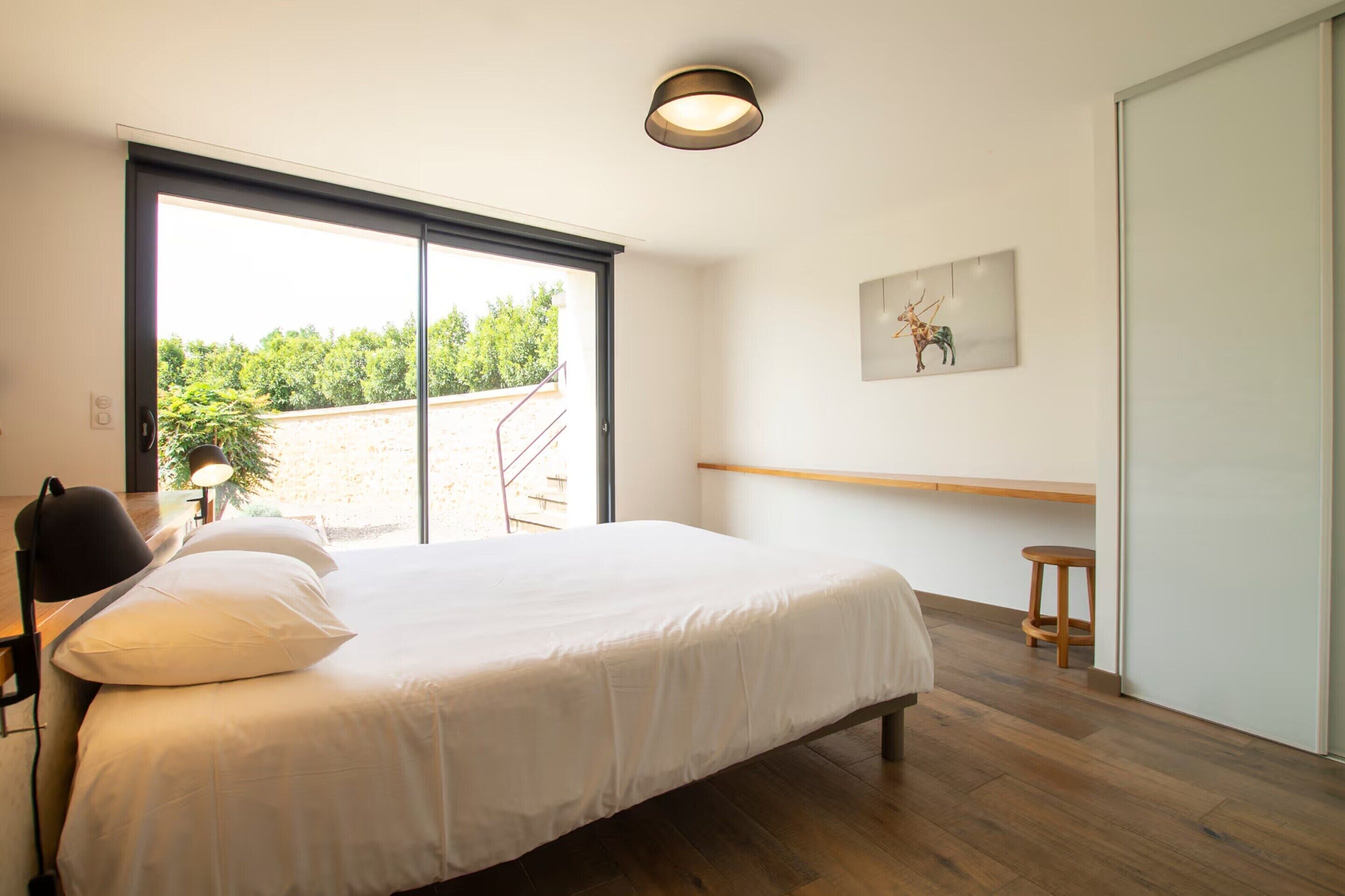 5 bedrooms, individually furnished, iron/ironing board, bed sheets