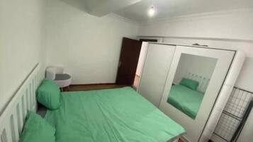 2 bedrooms, iron/ironing board, WiFi, bed sheets