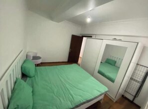 2 bedrooms, iron/ironing board, WiFi, bed sheets