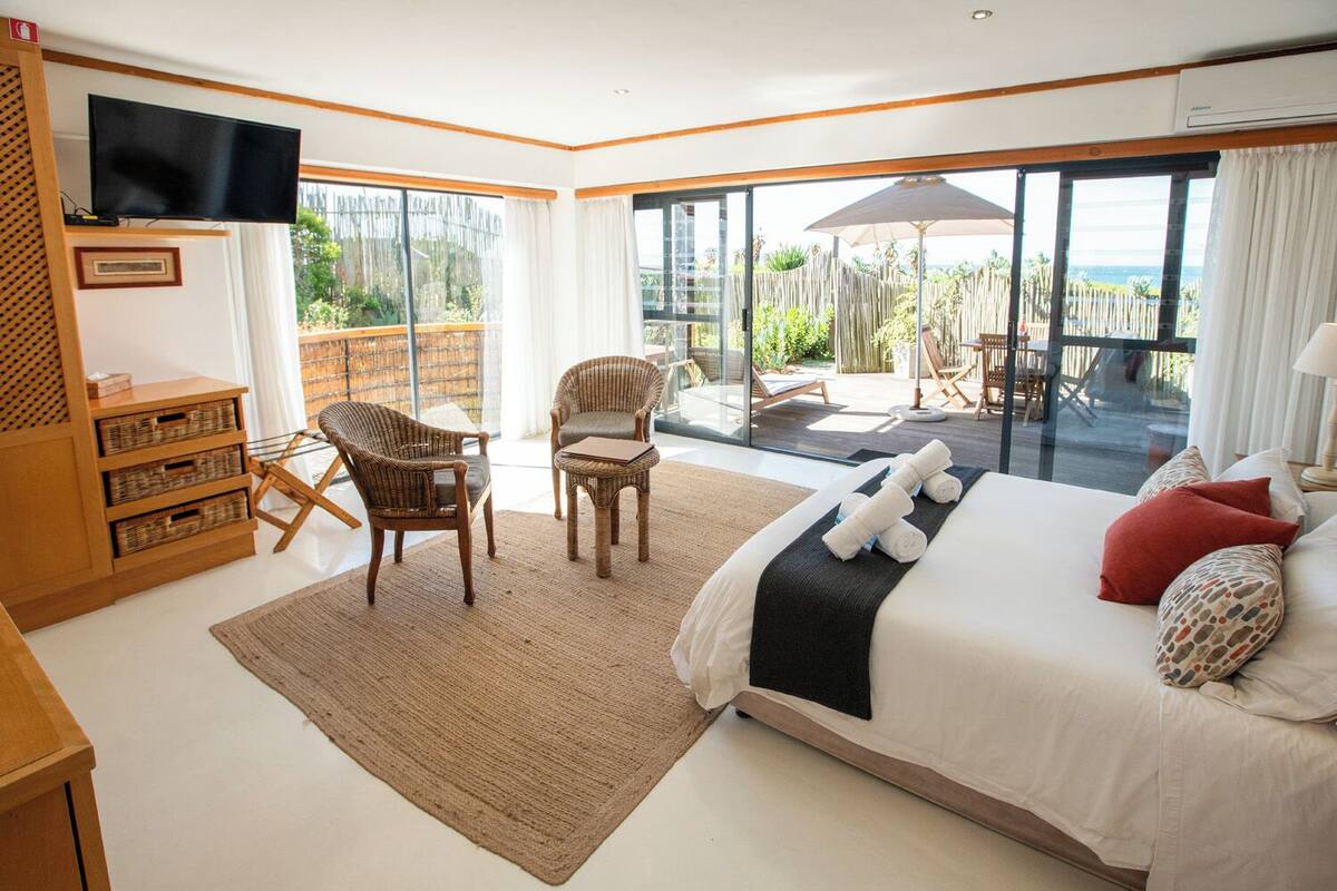In-room safe, blackout curtains, free WiFi