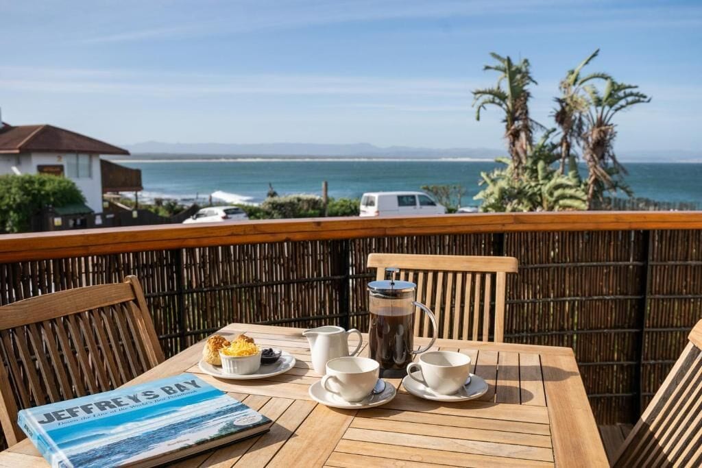 Familie driepersoonskamer, balkon, uitzicht op zee | Buiten dineren