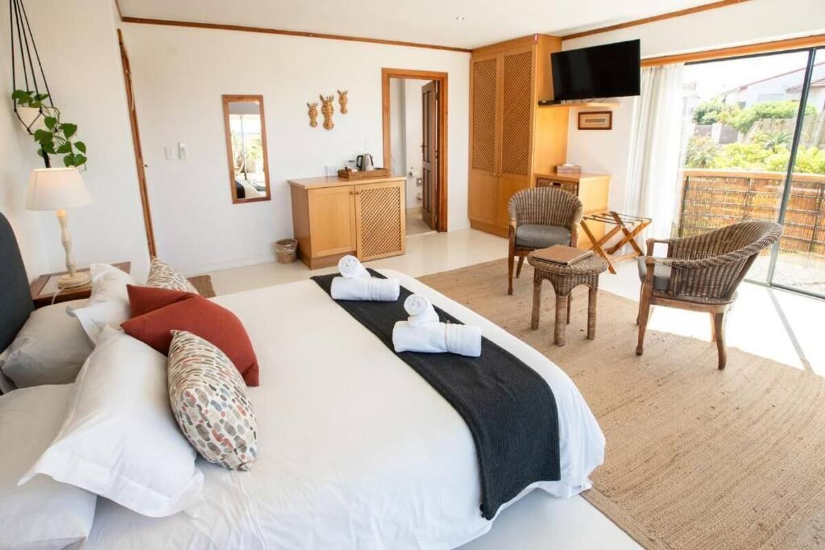 Classic Double Room, Partial Ocean View | In-room safe, blackout curtains, free WiFi