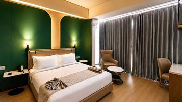 Executive Room | Desk, laptop workspace, free WiFi