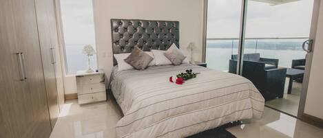 Apartment, 3 Bedrooms, Accessible, Patio