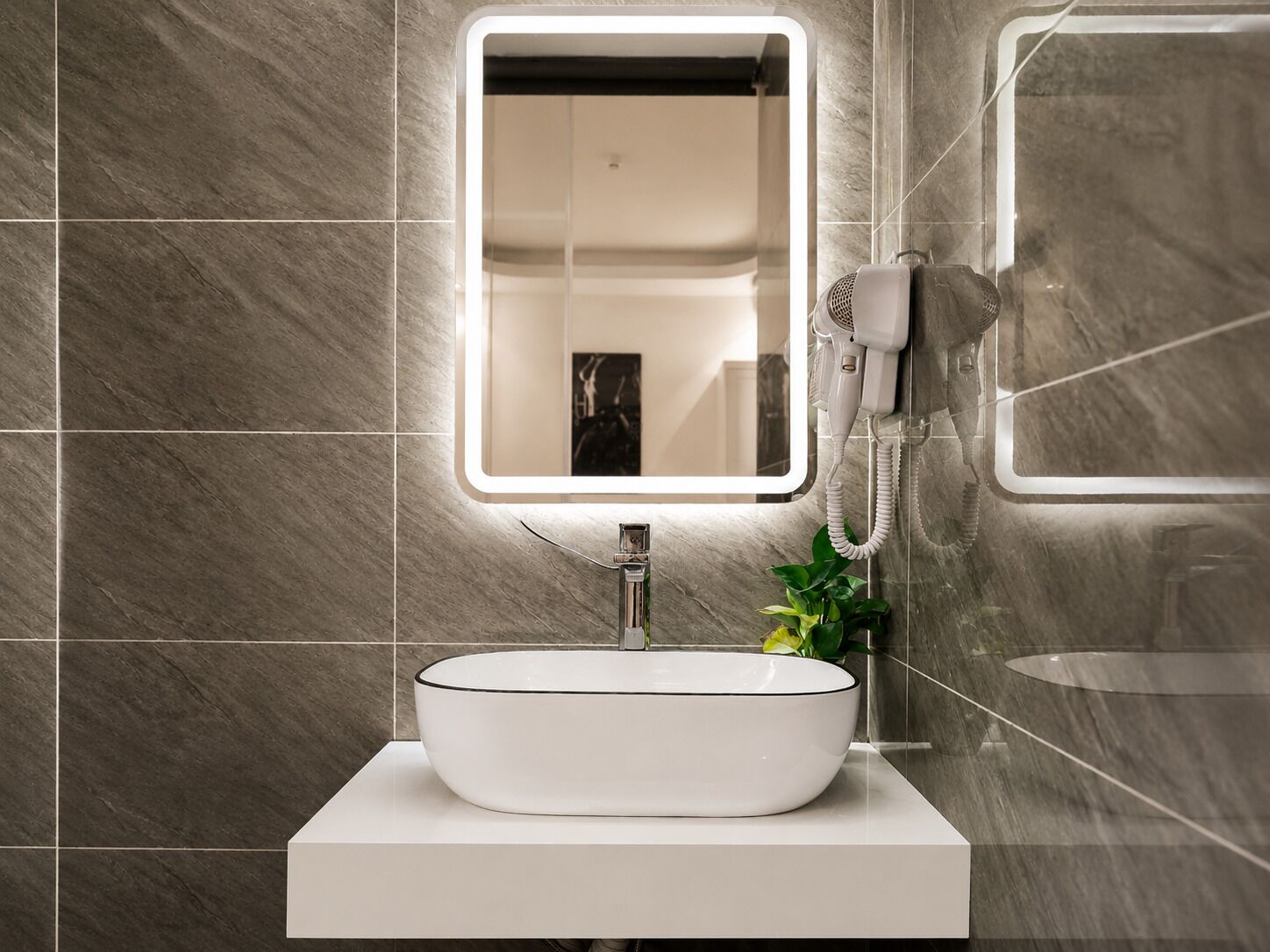 Superior Room, 1 Queen Bed | Bathroom | Shower, hair dryer, towels, soap