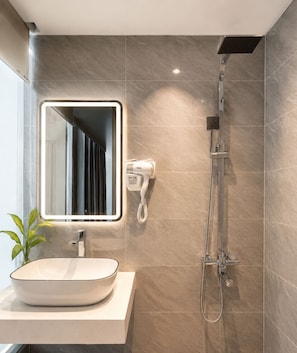 Kamar Deluks, 1 Tempat Tidur Queen | Kamar mandi | Shower, pengering rambut, handuk, dan sabun