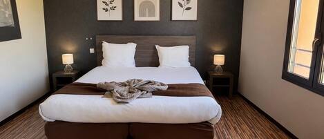 Phòng đôi Deluxe, quang cảnh thành phố | Truy cập Internet không dây miễn phí