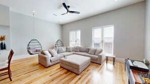 TV, fireplace
