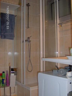 Bathroom - Duplex Apartment with Garage in Residence, Mountain View and Wi-Fi (Cauterets)