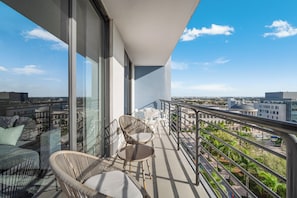 Property grounds - Modern 2BR Residence with open views & Balcony (Doral)