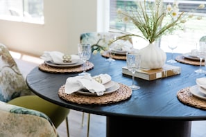 Dining - Emerald Acres, an elevated Retreat on Five Private Acres (Bellingham)