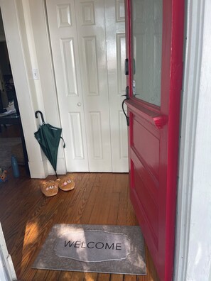Exterior detail - Fun friendly 3 bed/4 bath house in downtown Savannah (Savannah)