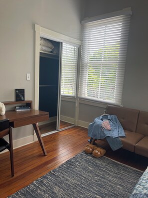 Interior - Fun friendly 3 bed/4 bath house in downtown Savannah (Savannah)