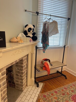Interior - Fun friendly 3 bed/4 bath house in downtown Savannah (Savannah)